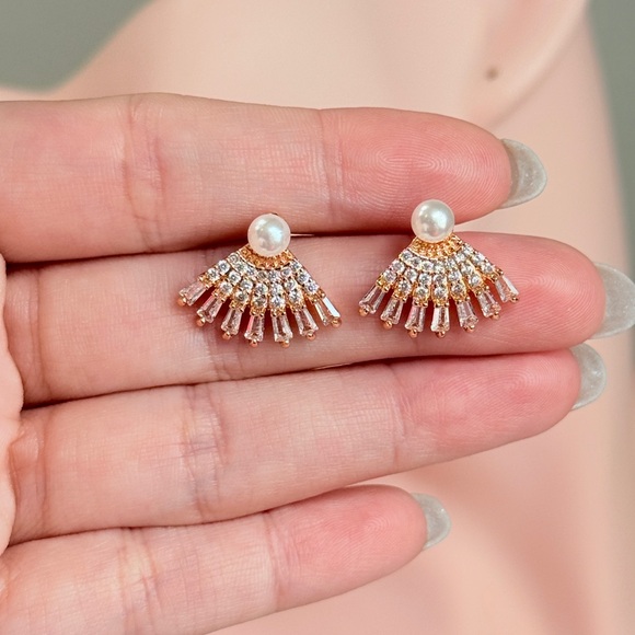 ⚜️ Elegant Pearl and Rose Gold Earrings - Picture 6 of 6